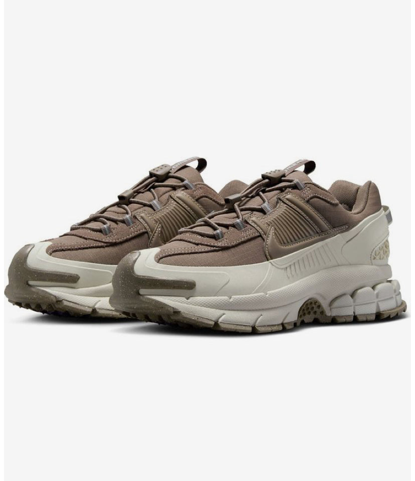 Nike Zoom Vomero Roam Unisex Black/Grey Sneakers