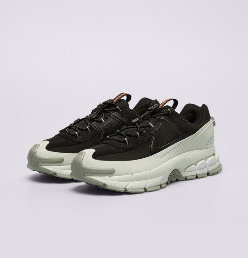 Nike Zoom Vomero Roam Unisex Black/Grey Sneakers
